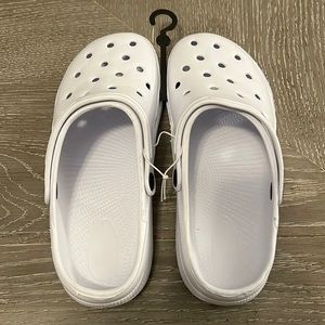 White Garden Shoes. Size 9